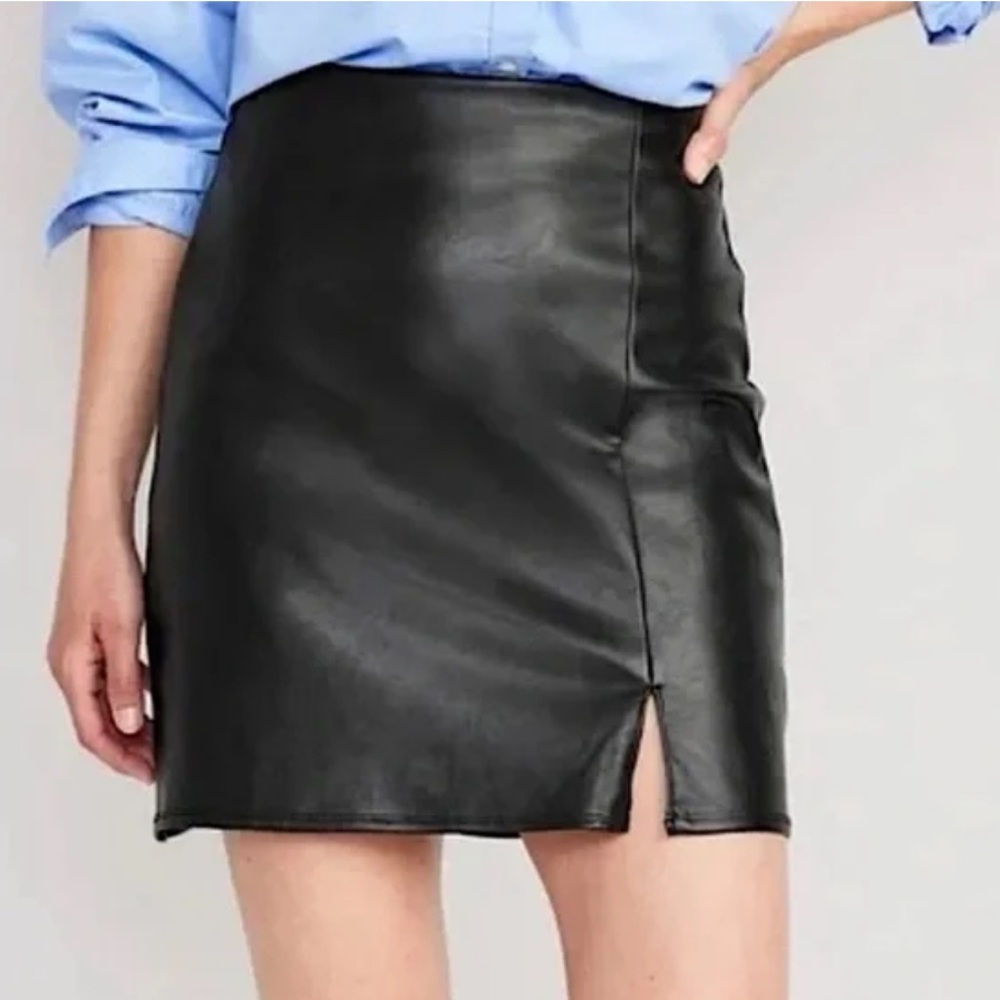 Old Navy Black Faux Leather Mini Skirt Medium